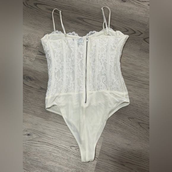 NEW BARDOT Ivory Lace Oskar Bodysuit / Corset Busier Sexy Top - Size 6/S Bridal - Picture 13 of 14